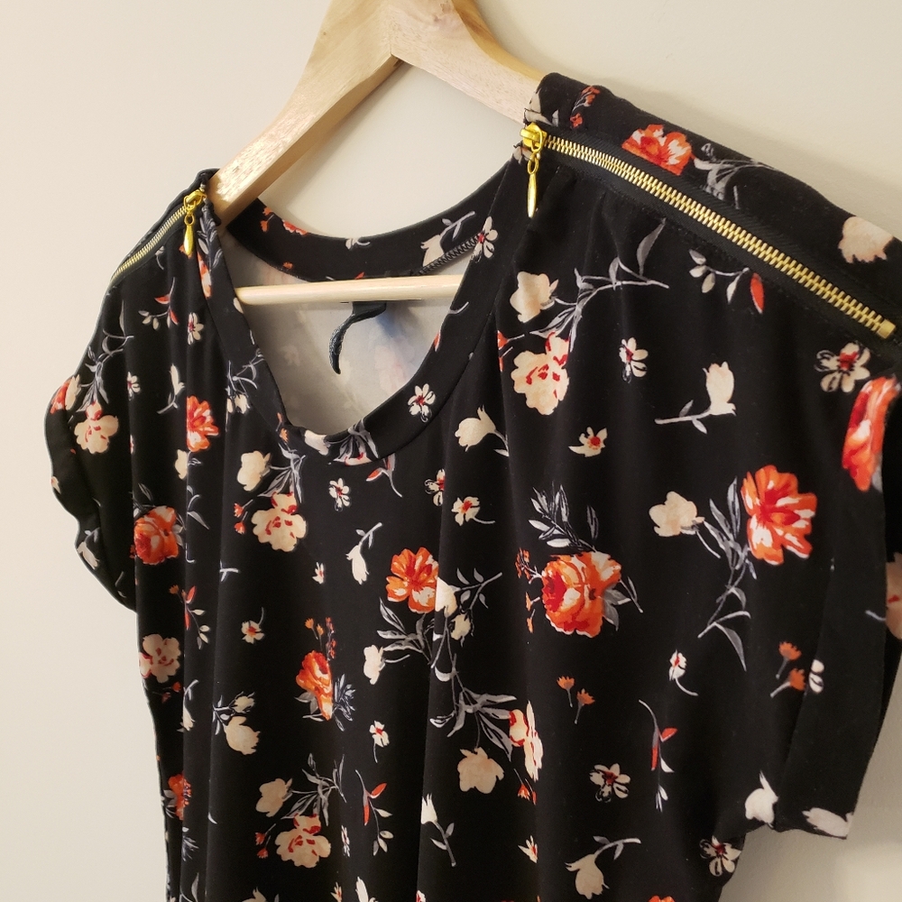 Bae City Sleeveless Floral Top with Gold Zippered Shoulder Accents Size L